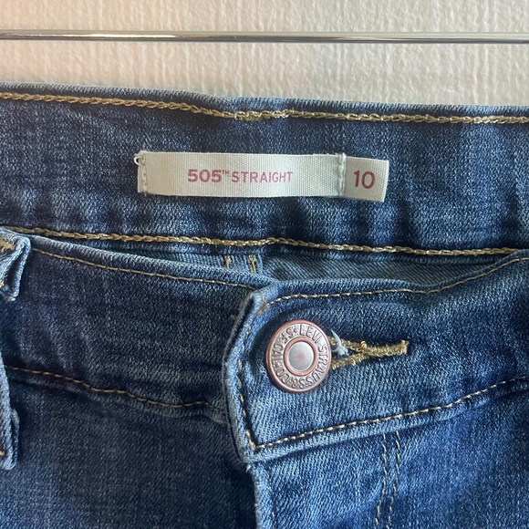 Women's 505 Straight Levis. Size 10 Short. - Picture 2 of 6